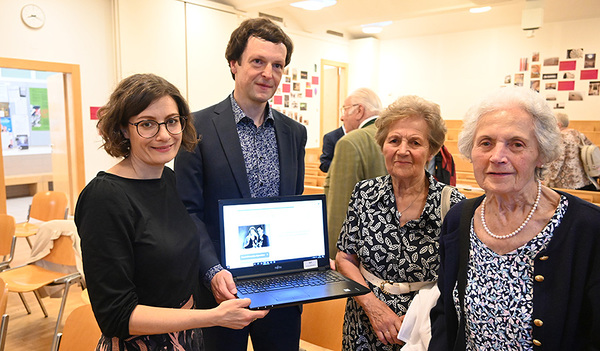 Verena Lorber und Andreas Schmoller mit den Jägerstätter Töchtern Maria Dammer und Aloisia Maier. 