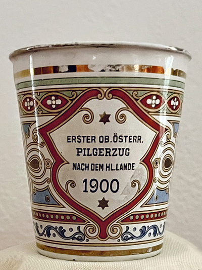 Ein Trinkbecher ist ein beliebtes Pilgerandenken.