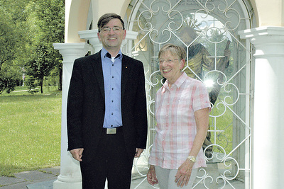 Pfarrer Ernst Wageneder und Anne-Lu-Ilse Wenter  präsentierten die „Orte des Glaubens“. 