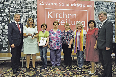 Das ausgezeichnete Team des Betreuerinnen-Cafés Leonstein, unter anderem mit Sozial-Landesrätin Gerstorfer. 