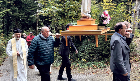 Maximilian Strasser (li.) bei der Fatimafeier. 
