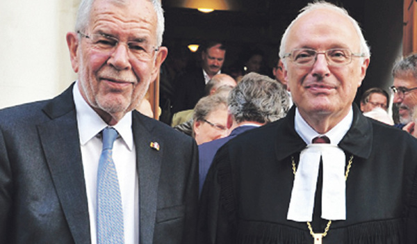 Bundespräsident Alexander Van der Bellen nannte Bischof Bünker eine „Stimme, die weit über Österreich hinaus Gewicht hat.“  