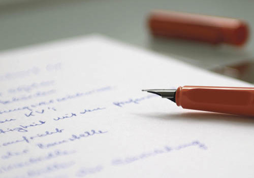 Fuellhalter mit Schriftstueck / Fountain pen with document [ (c) www.BilderBox.com,Erwin Wodicka,Siedlerzeile 3,A4062 Thening,Tel.+43 676 5103 678. Verwendung nur gegen HONORAR, BELEG, URHEBERVERMERK und den AGBs auf bilderbox.com ] (in an im aus als