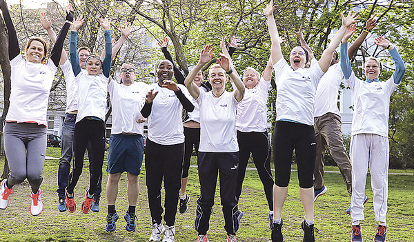 Kamen alle in sportlichen Laufoutfits: Die Teilnehmerinnen von Ordensleuten am Vienna City Marathon.   