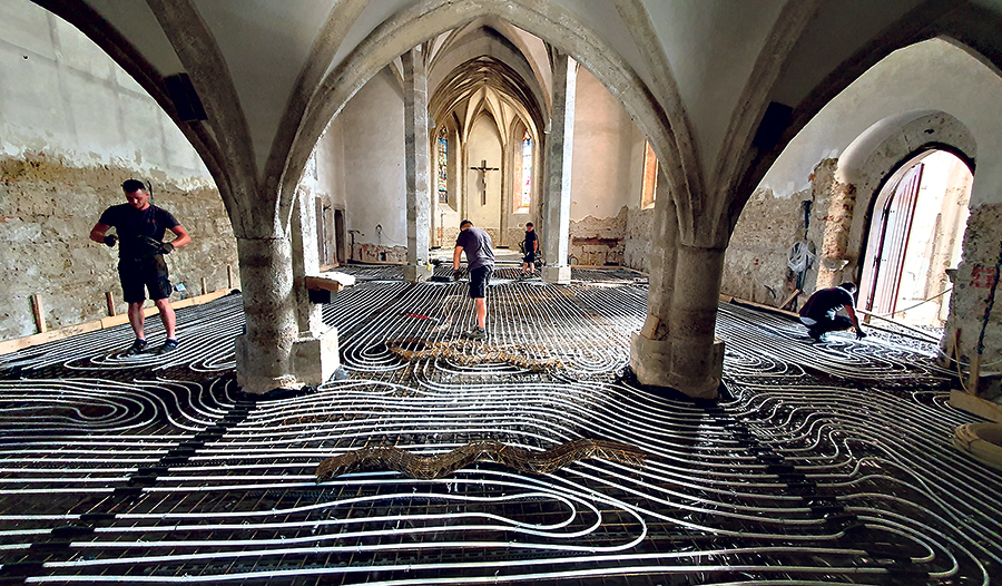 In der Kirche von Sipbachzell wurde eine Fußbodenheizung verlegt. 