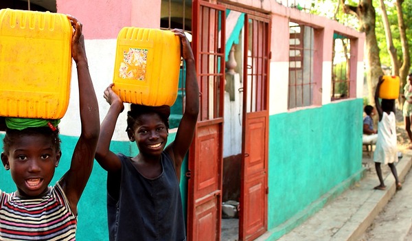 Die Menschen in Haiti litten schwer unter den Folgen des Erdbebens. Die Weihe der wieder errichteten Kirche in der Hauptstadt steht für die Hoffnung auf eine bessere Zukunft. 