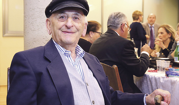 Mordechai Lustig, geboren 1925 in Südpolen, hat die nationalsozialistische Schreckensherrschaft überlebt. Eine Station seines Leidenswegs war auch das KZ Mauthausen. Dieser Ort des Grauens ist in der Gedenkhalle von Yad Vashem in Jerusalem auf dem Fu