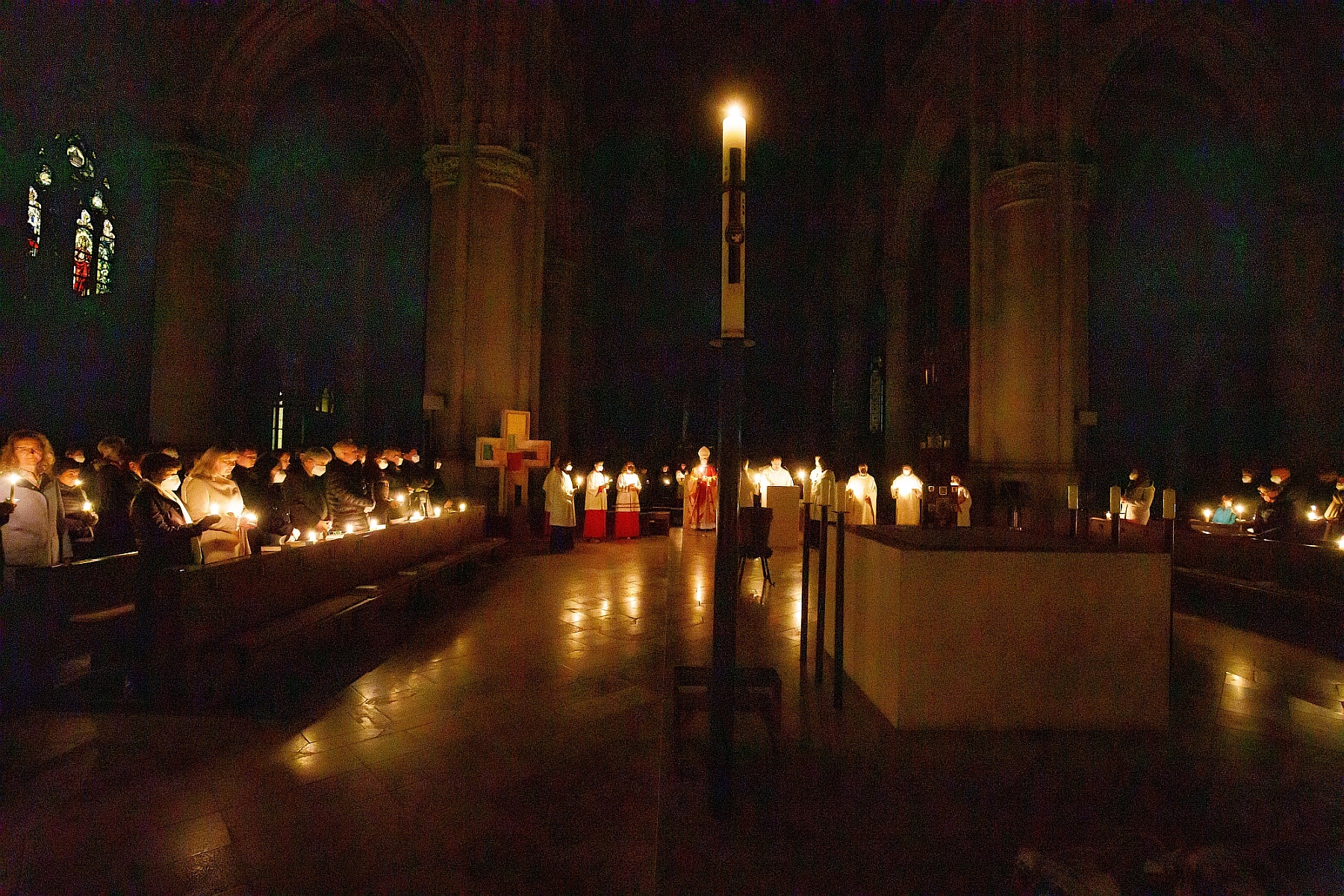 Lichtfeier in der Osternacht im Linzer Mariendom
