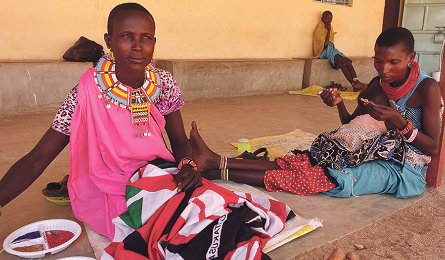  Das Knüpfen von Perlenketten hilft den Frauen, unabhängiger von ihren Männern zu sein.  