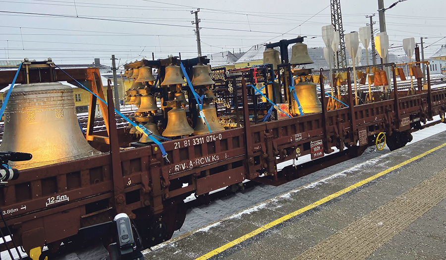 Der Glögglwaggon läutet das Jahr ein.  