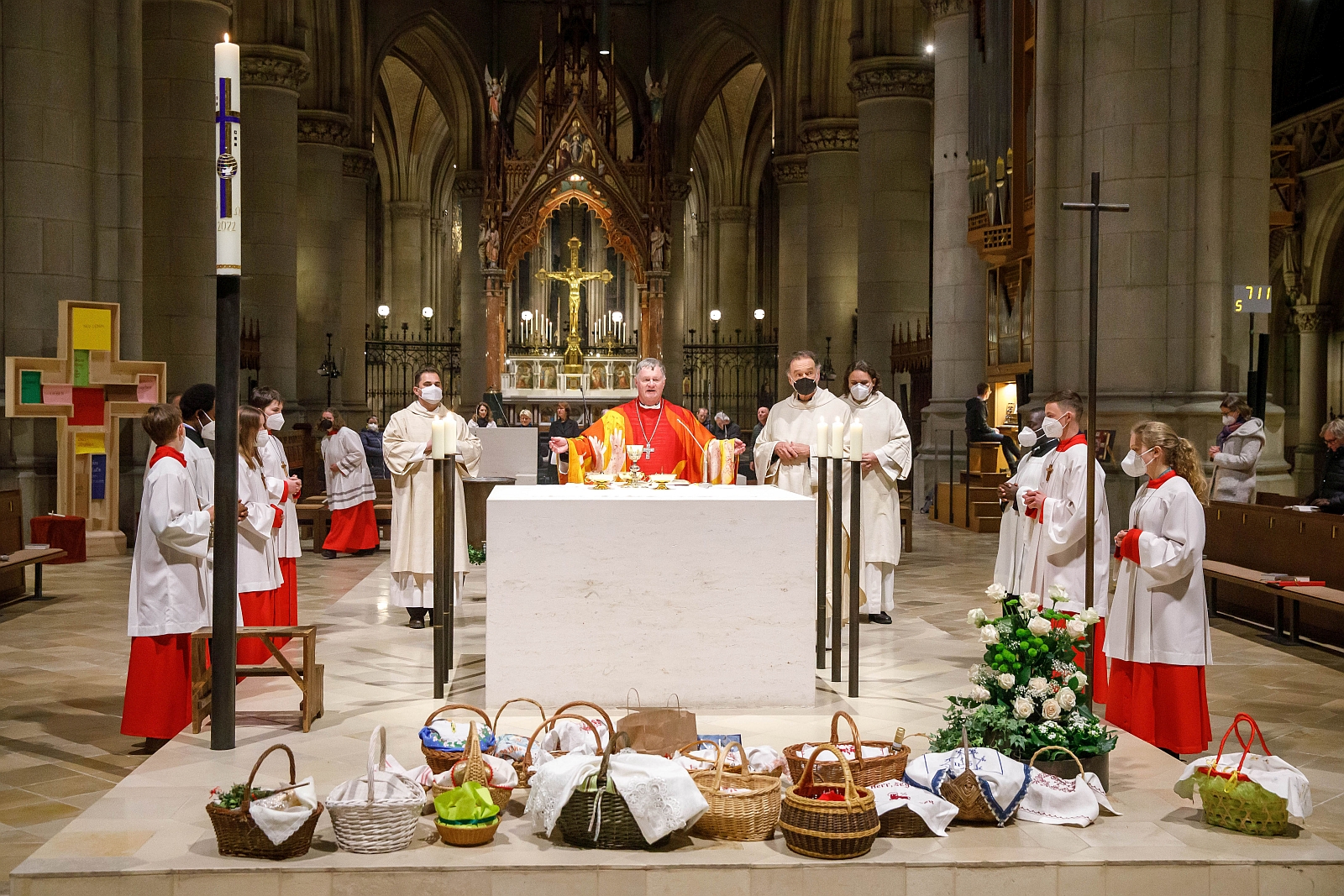 Osternachtsfeier mit Bischof Manfred Scheuer im Linzer Mariendom
