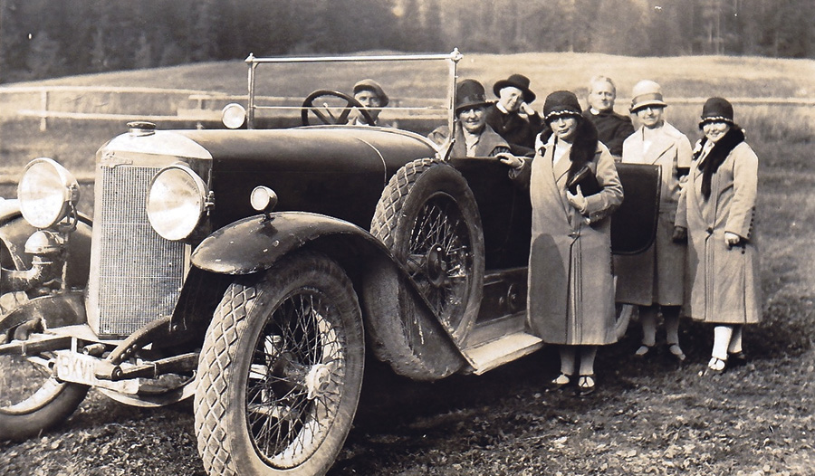 Franz Xaver Müller (mit Hut) ist nach Mariazell unterwegs, wo er zum Gaudium seiner Begleiter mit Bundeskanzler Ignaz Seipel verwechselt wird.