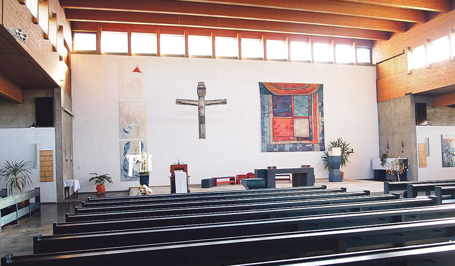 Der einzige moderne und mit Abstand jüngste Kirchenbau des Dekanats ist die Kirche St. Berthold in Sierninghofen. Die Kirchweihe war 1971. Der von der österreichischen Künstlerin Lydia Roppolt (1922–1995) gestaltete Innenraum ist bemerkenswert.