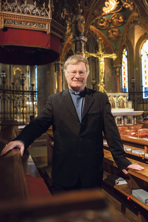 Bischof Manfred ­Scheuer im Marien­dom.  