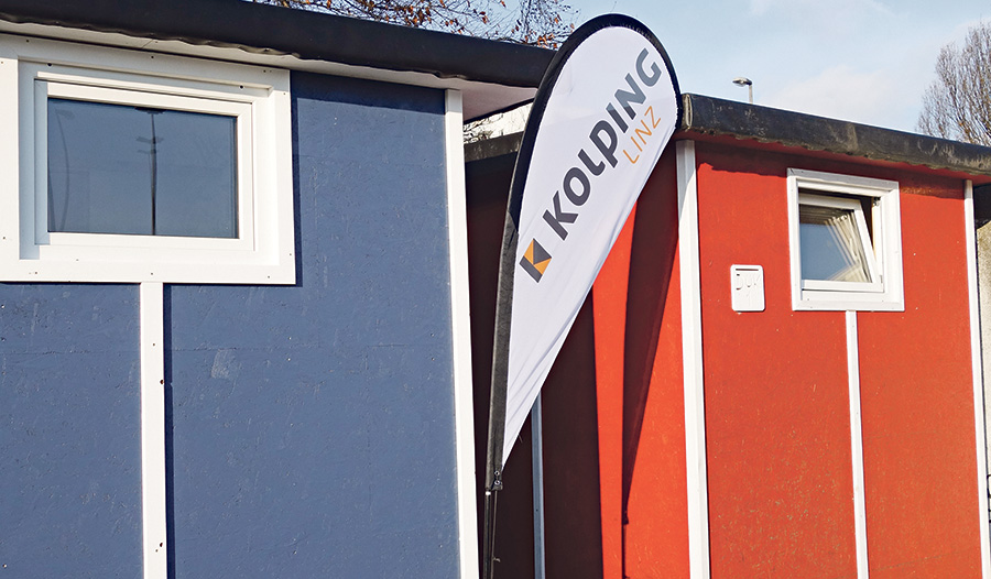 Die beiden fertigen Hütten.  