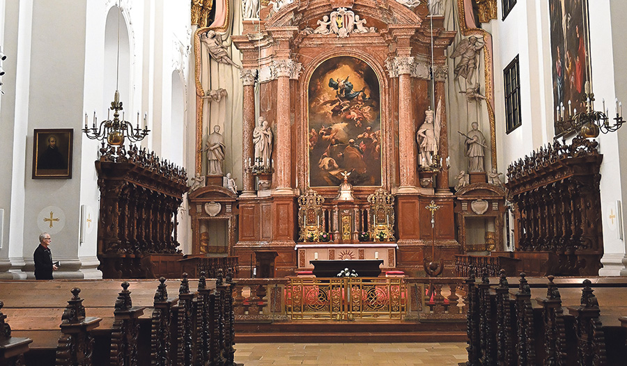 Der Alte Dom ist eine beeindruckende Barockkirche.     