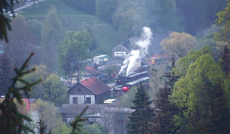 Die Steyrtalbahn, Österreichs älteste 760 mm-Schmalspurbahn, dampft seit mehr als 130 Jahren durch das Steyrtal. Einst verband sie das Steyrtal mit den Bahnstrecken des Enns- und Kremstals in Garsten, Rohr und Klaus. 