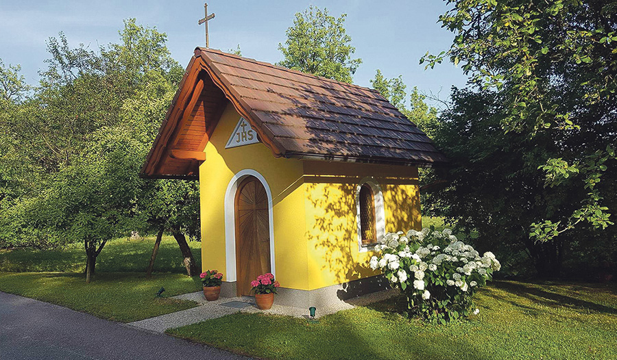 Die Stampfer Kapelle in der Pfarre Schiedlberg, im Gemeindegebiet von Piberbach, bildet den nördlichsten Punkt des Dekanats. Sie wurde 2010 erbaut und beherbergt eine Herz Jesu-Statue.