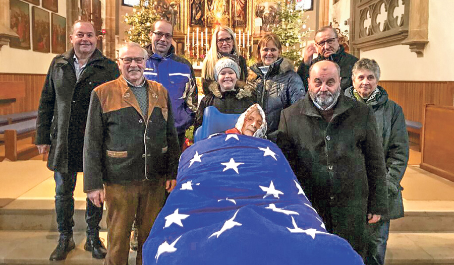 In der Kirche mit der 103-jährigen Frau Hermine   