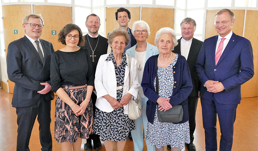 Gruppenbild mit zwei Töchtern Franz und Franziska Jägerstätters